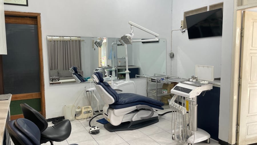Perawatan Penambalan Gigi Berlubang di Klinik Gigi Kanari