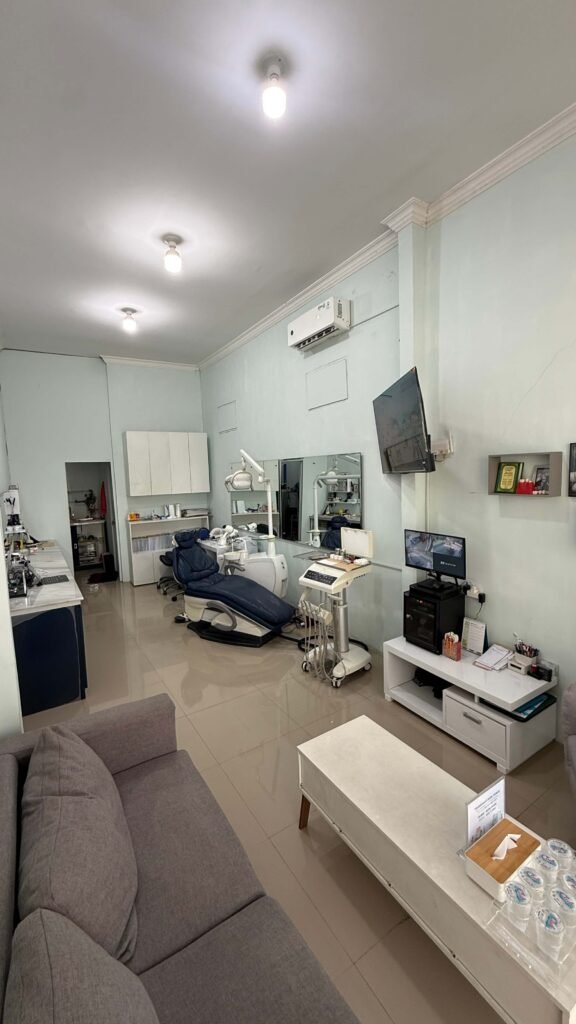 Ruang konsultasi Klinik Gigi Kanari